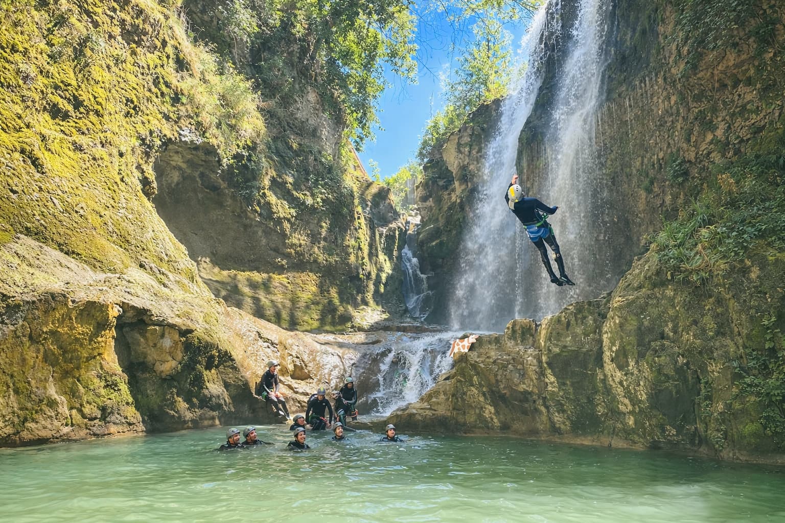 images.canyoningDansLeCanyonDeLaSemine