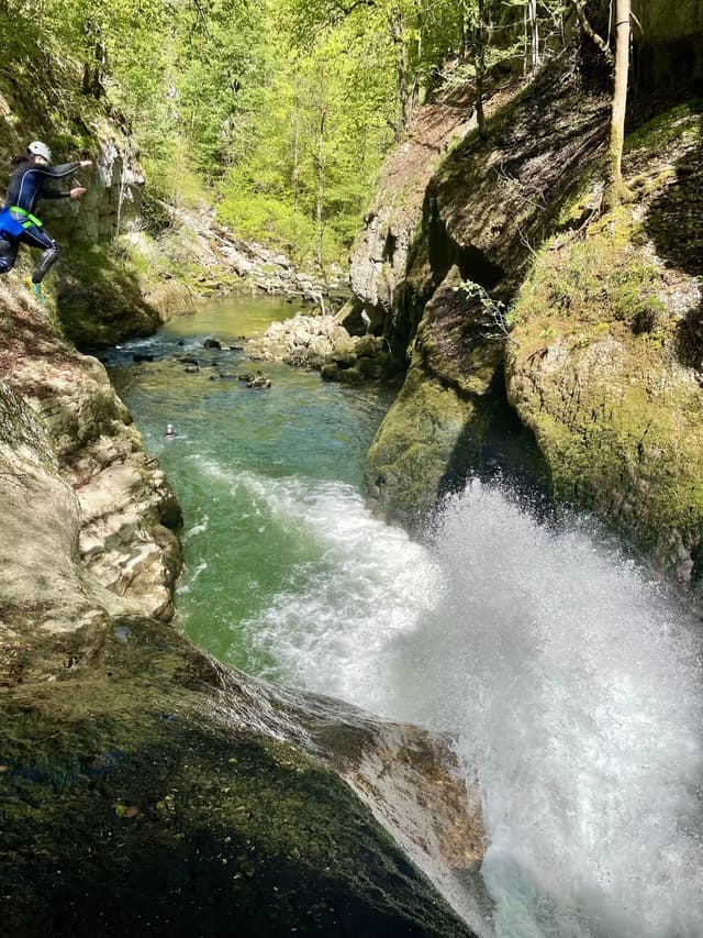 Où faire du canyoning dans le Jura ? Le guide complet 2026