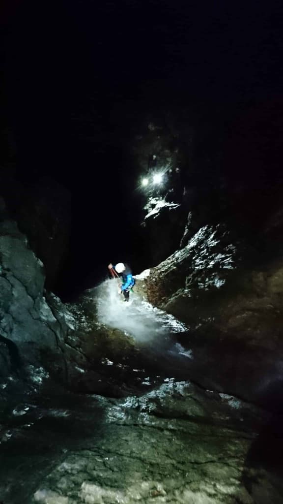 Canyoning dans le Doubs en nocturne
