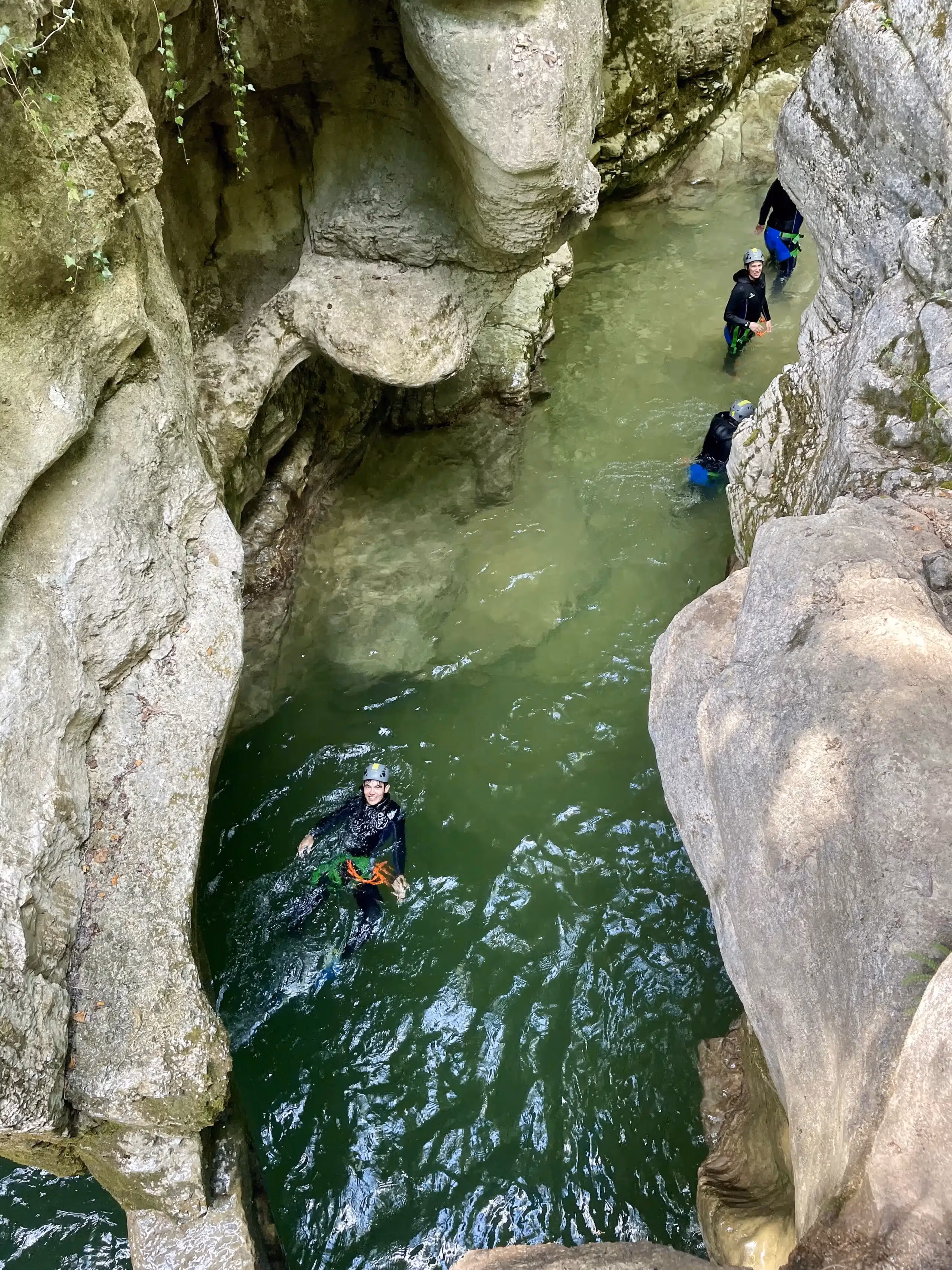 Is canyoning dangerous? Safety, guides and water levels in the Jura