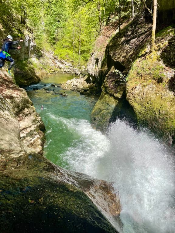 Où faire du canyoning dans le Jura ? Le guide complet 2026